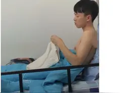 「搞笑图片」给男朋友织围巾的男生最可爱图片