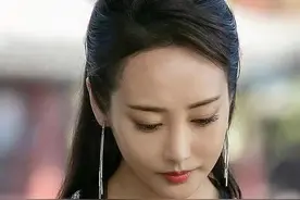 李纯因为一个纹身，被网友过度解读，发文回应是扑克牌的“黑桃”图片