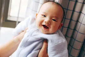 长得好看的孩子，婴幼儿时期通常会有这些特征，有真人案例为证图片