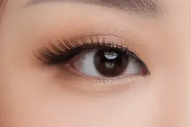 ​单眼皮小眼睛女生必须学会的眼妆画法！图片