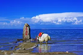 几十年来青海湖水上涨，湖面扩大，有一天会漫过大山流向大海吗？图片