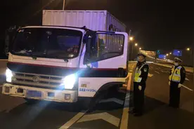 武汉交警将依法严处电动自行车、大客车、货车闯行城市快速路及桥隧的行为图片