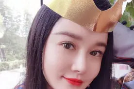 冉莹颖生日晒皇冠照，长发红唇魅惑动人，邹市明爱称令人诧异图片