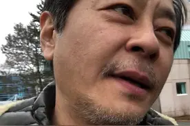 王杰消失半年露面，胡子变白显沧桑报平安：艰难时期，大家保重图片