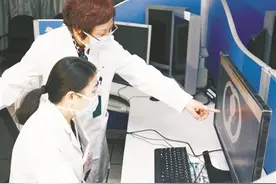揭秘医大一院专家为武汉患者远程会诊：每天看6000多个断面图片