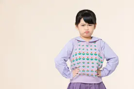 ​小孩子家家哪有腰？为什么长辈会说，小孩子没有腰？图片