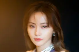 张嘉倪富豪老公嫌弃老婆穿着暴露？称其穿得太少，在美照胸前打码图片