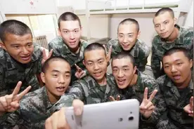 在部队可以使用手机吗？当然可以，除了这两款！视频封面