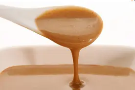 芝麻酱怎么调稀，用水还是油？大厨教你这样做口感细腻丝滑图片