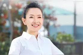 主持人王芳身后：陷入深度昏迷的父亲，勤俭持家的操劳母亲图片
