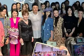 范冰冰公开亮相，c位合影吕良伟都只能站边角？生图美过同台马苏图片