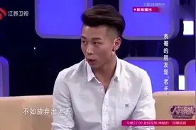 男子看魔术自学“千术”后逢赌必赢，台上演示手法，真的是厉害图片