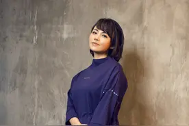 四次登顶珠峰，退隐十年后回归，她想永远抓住年轻人的心图片