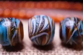 玩珠子，看见老琉璃却不认识？图片