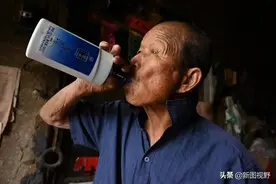 101岁农村爷爷，1天喝半斤白酒，生活方式奇特，逢人便说长寿经验图片