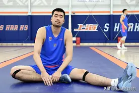 全部归队！上海久事男篮久违公开训练 张兆旭秀长腿刘炜教练吸晴图片