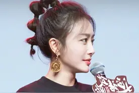 2020流行这样扎头发，减龄又俏皮，简单3步就搞定，别再披头散发图片