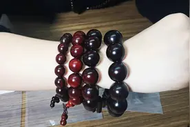 男士该戴多大尺寸的手串？1个对比图就明白，保证不会戴错尺寸！视频封面