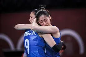 中国女排横扫阿根廷！张常宁18分朱婷休战 郎平告别战所有人都哭了图片