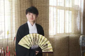 寿光小伙痴迷曳步舞 帅气十足图片