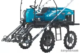 12.3米超宽喷幅  600L中置药箱 久保田KBA600自走式喷杆喷雾机图片