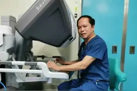 共产党员覃斌：悬壶济世 医者仁心图片
