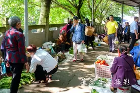 五月中旬来北碚柳荫赶个场，集市上的人都摘下了口罩但人却少多了图片