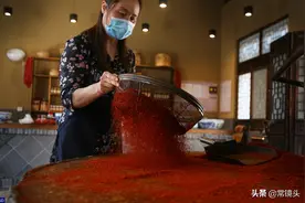 20万的辣椒卖不出去，老板娘天天盼长假，如今辣到流泪，却很开心图片