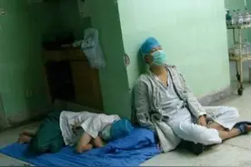 接连做加班手术到凌晨，麻醉医师怒吼外科医生：你们这帮畜牲图片