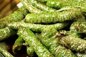 做虎皮青椒，别只会油炸，掌握这3个步骤，青椒香酥起皮味道更鲜图片