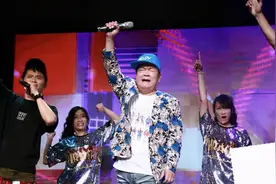 80岁歌坛老将仍为生活奔波，曾吃不起饭当掉200元吉他图片