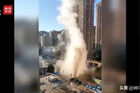 视频丨水柱冲天！大连甘井子区红凌路供暖管线爆裂图片