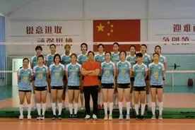 天津女排17选14，陈馨彤李雅楠恐无缘联赛，董铭霄成递球队员图片