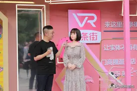 能听、会说！全国首位仿真AI主播亮相福州闹市，带你“云”购物图片