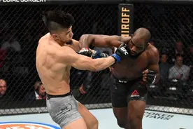 UFC最会搞怪的超新星惨遭重拳KO，还被对手疯狂挑衅图片