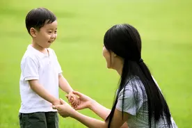 “大的让小的”是父母说过的最伤人的话图片