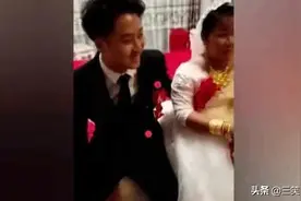 24岁“服务员”娶36岁富婆，女方陪嫁500万，还送保时捷和路虎图片
