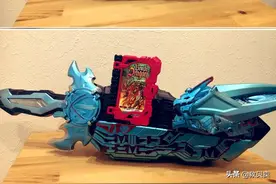 《假面骑士圣刃》模型重涂！暗黑剑太帅气，魔改火炎剑已经无敌图片