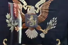 军旗上的鹰和熊也没保佑北极熊团，差点成了笼屉布图片