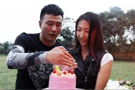胡军女儿“超前发育”，1米85高挑身材太显眼，网友：心动了图片
