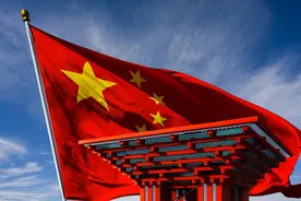 北大女学生对日本记者的回答 不带一个脏字 骂得全场掌声图片