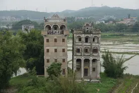 广东开平有座泪目碉楼，墙上有绝笔书，游客可超近距离观看图片