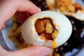 “央视播报”的海鸭蛋，为何轻轻一戳就会有黄油流沙？我也刚知道图片