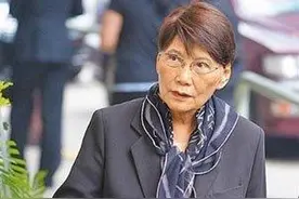 她做妾45年，一生无儿无女，生前所得百亿遗产去世后全部捐出图片