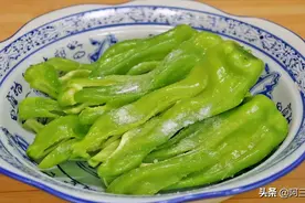 青椒这样做太解馋了，开胃又下饭，一次3斤都不够吃，比肉还香图片