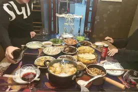 酒杯太浅，喝不尽世间冷暖，香烟太短，烧不尽尘世烦恼。图片