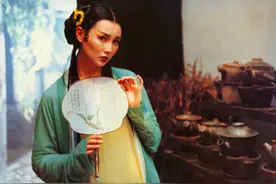 荧幕青蛇版本众多，或俏丽，或美艳，但终究不如张曼玉版媚骨天成图片