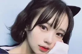 女邻居天天坐老公顺风车回来，我偷偷在车上放录音笔，听到后愣住图片