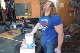 不作弊徒手握碎鸡蛋就算是牛人了！仅凭两根手指握碎就是神人视频封面