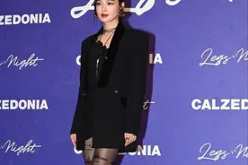 辛芷蕾玩下衣失踪，149元黑丝穿出高级感，网友：比杨幂穿得好看图片